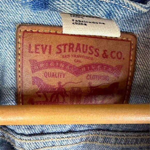 Levi's Women's Denim Trucker Jacket Size S Basic Button Front Grunge Punk Skater - Picture 3 of 7